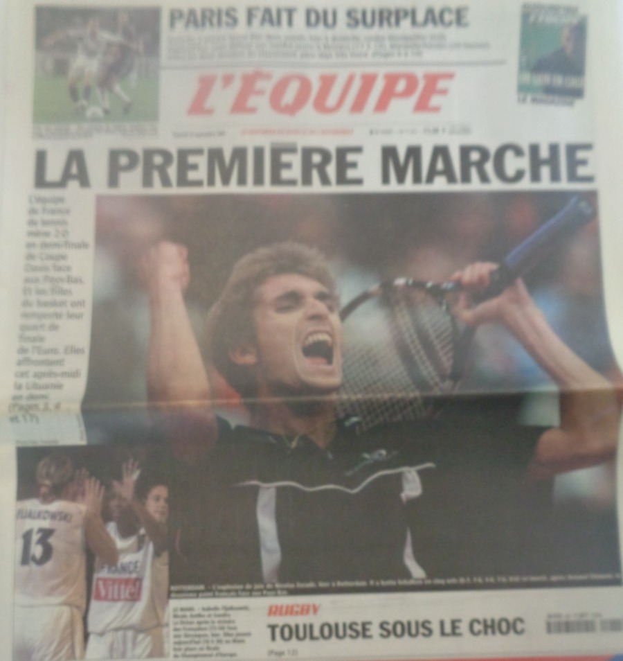 Journal l'équipe 22/09/2001 Nicolas Escudé - La première marche pour l'équipe de France - Tennis - Journal L'Équipe authentique - Revue Vintage