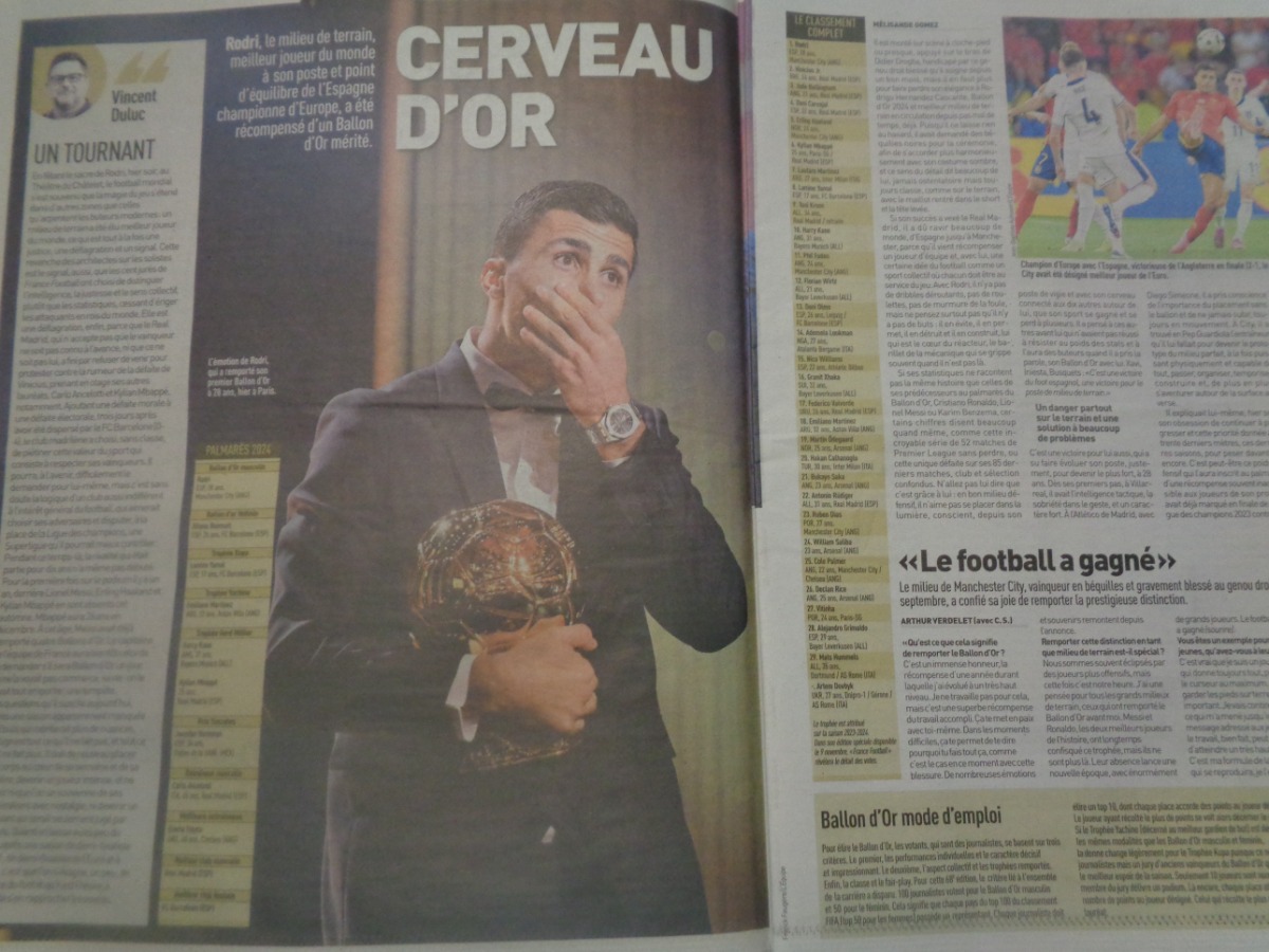 Journal l'équipe 29/10/2004 Rodri Conquistadors - Aitana - Ballon d'or - Vue 2 - Journal L'Équipe