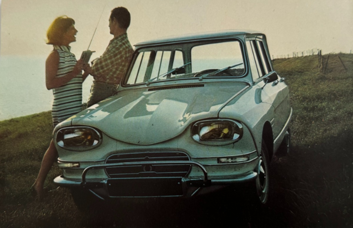 Catalogue Citroën 2 CV - Dyane - Amie 6 - Vue 2 - Auto