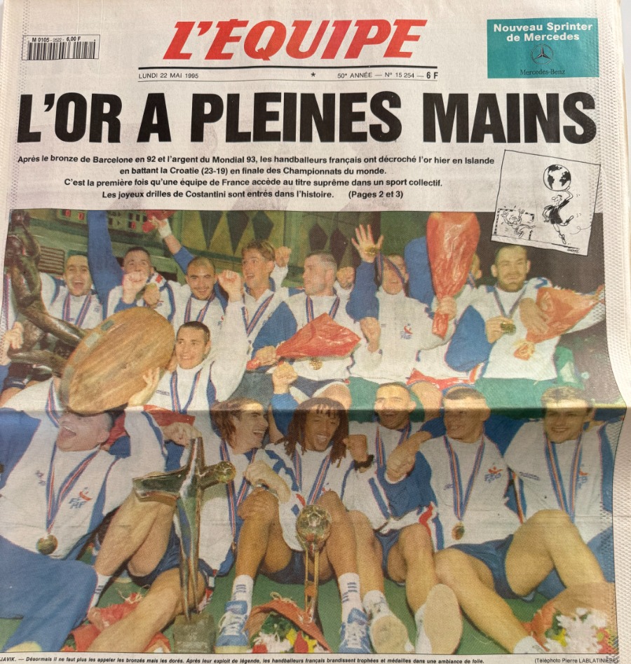 Journal l'équipe 22/05/1995 L'or a pleines mains - Handballeurs " Les Barjots " champion du Monde - Journal L'Équipe authentique - Revue Vintage