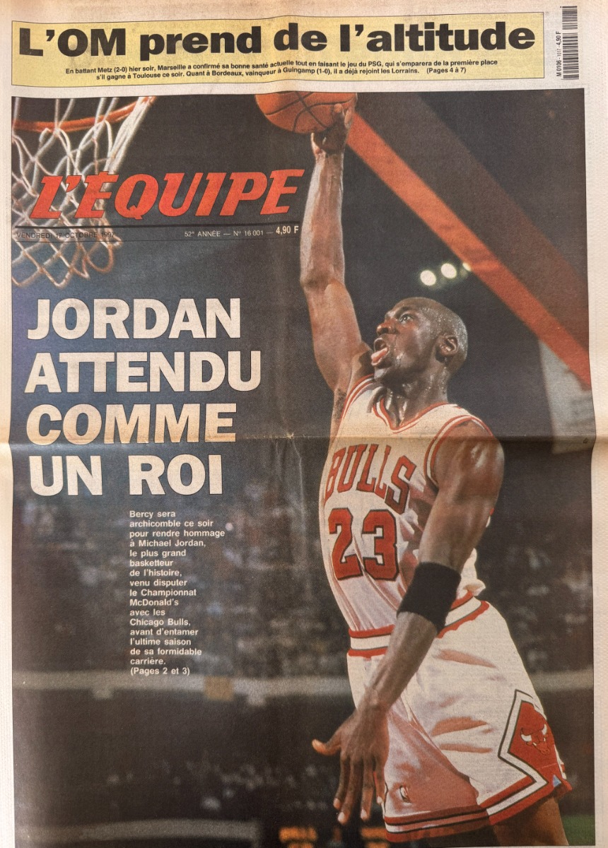Journal l'équipe 17/10/1997 Michael Jordan attendu comme un Roi - Basket - NBA - Chicago Bulls - Journal L'Équipe authentique - Revue Vintage